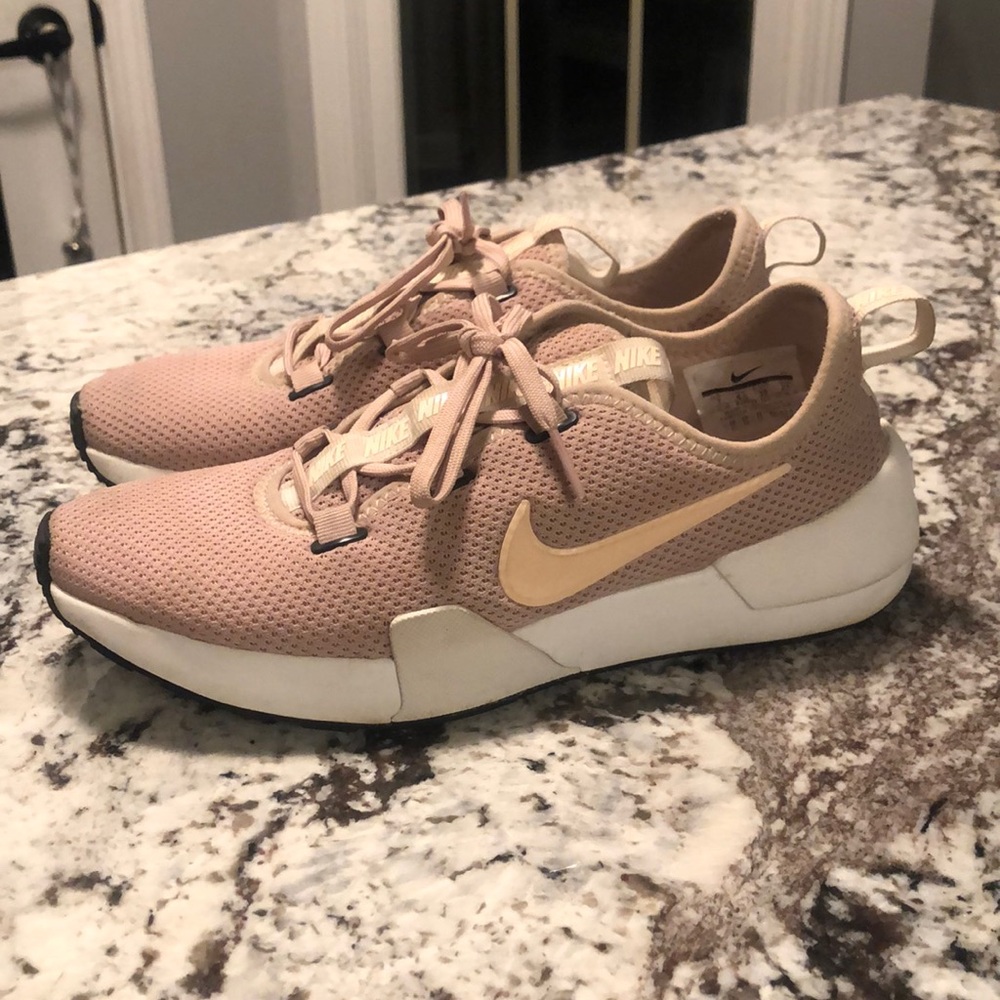 Women’s Nike sneakers